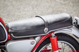 歴史を彩った名車シリーズ HONDA CB72 Type-1 | モーサイ（Motorcyclist Web）