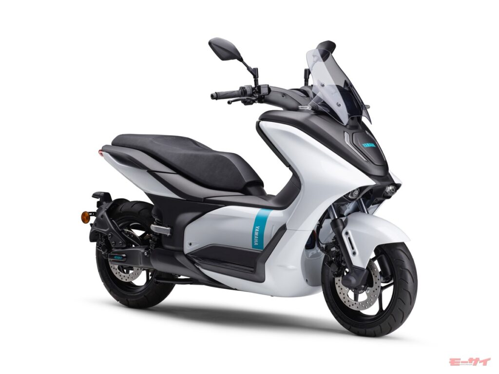 ヤマハ E01 EV 電動スクーター
