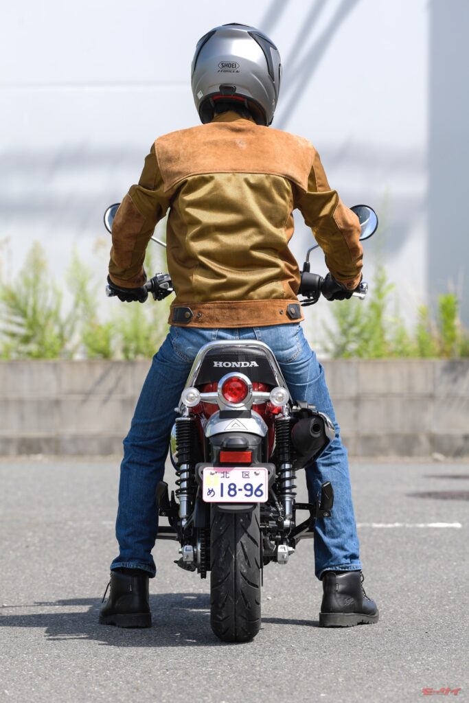 ダックス125　ホンダ　足つき