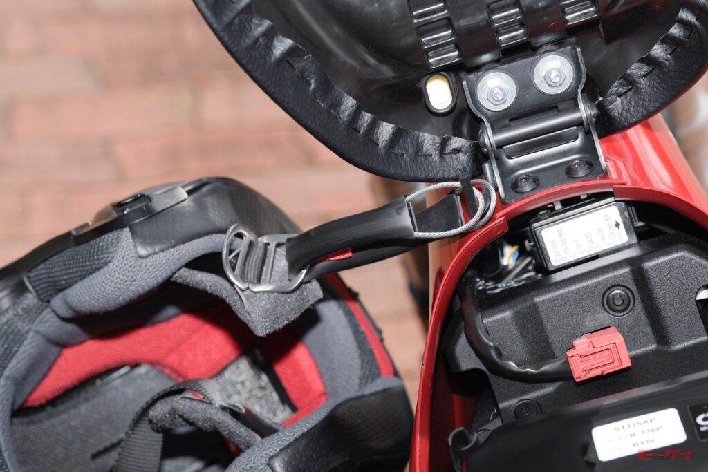 ダックス125　ホンダ　ヘルメットホルダー