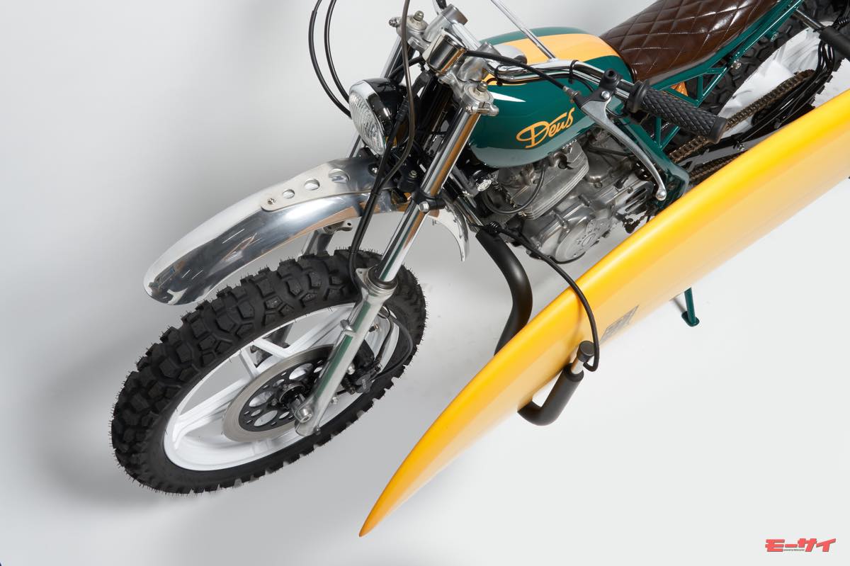 デウス エクス マキナが新カスタムバイク発表!! その名も「嫉妬の緑