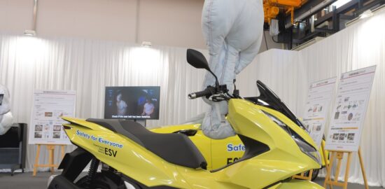 バイク　エアバッグ　ホンダ　PCX