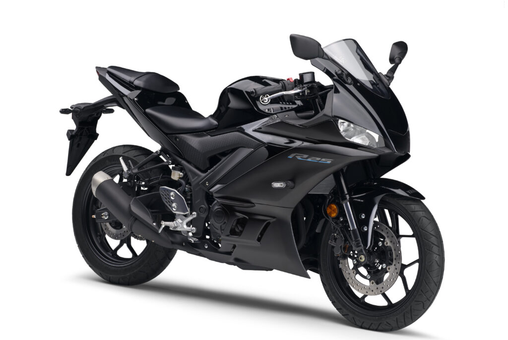 YZF-R25　2023　ヤマハ