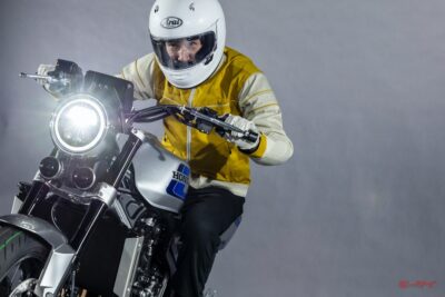 CB1000F　コンセプト　足つき　ライディングポジション