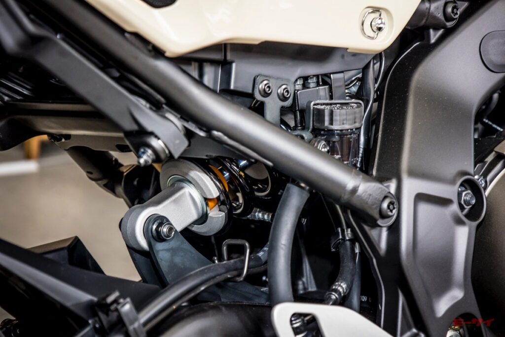 XSR900　ヤマハ　2025　サスペンション　KYB