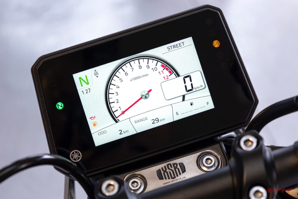 XSR900　ヤマハ　2025　メーター　５インチ