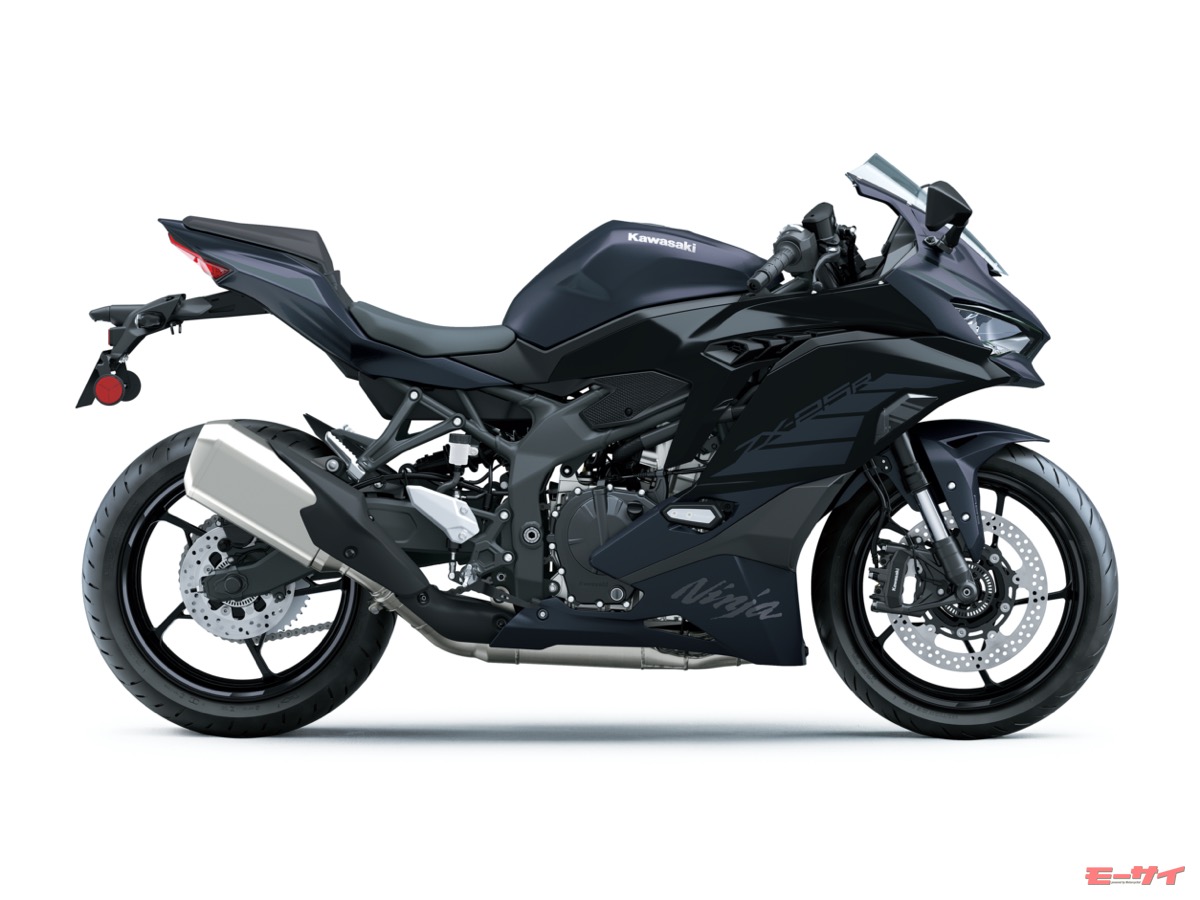 250cc直4「Ninja ZX-25R SE」がカラー変更！精悍な黒1色となり、価格は992,200円！