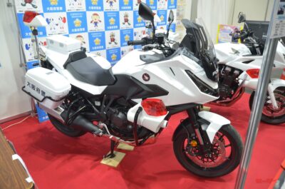 NT1100　白バイ　ホンダ