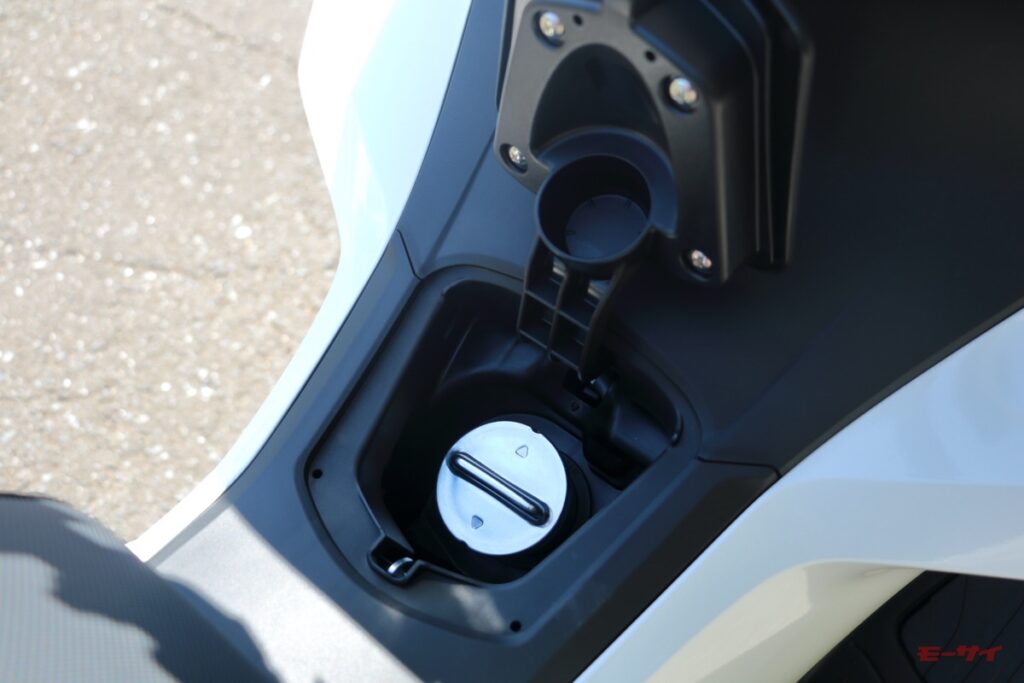 PCX　ホンダ　2025　燃料タンク　給油口