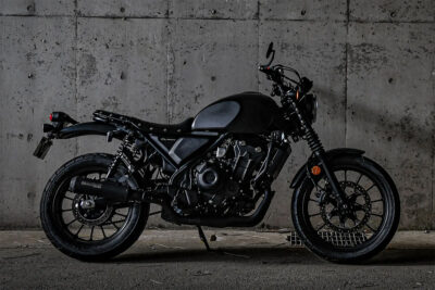 このバイクの車名ってわかる？ Rebel 250（レブル250）じゃないよ！DAYTONA×Dope製のCL250向け『カスタム』です！